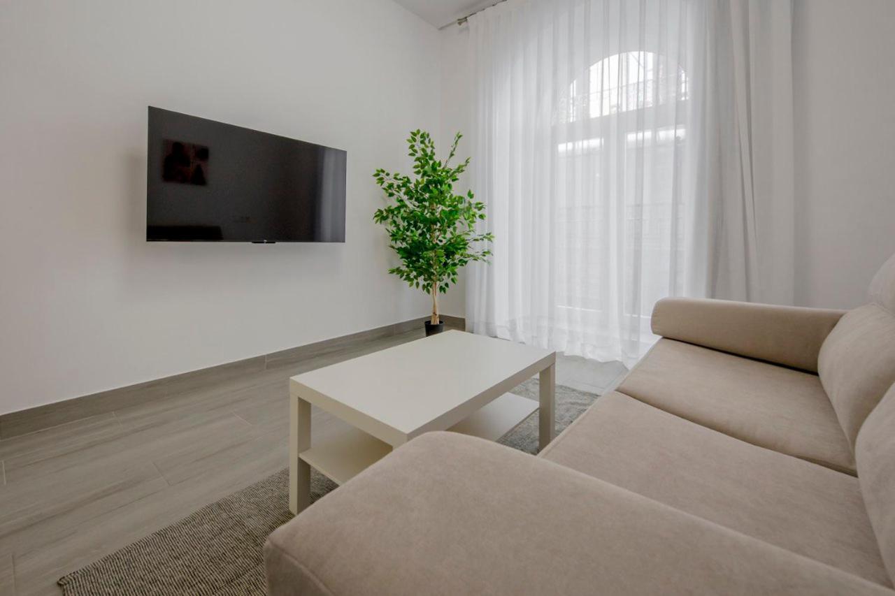 Suara Apartamentos 1 Madri Exterior foto